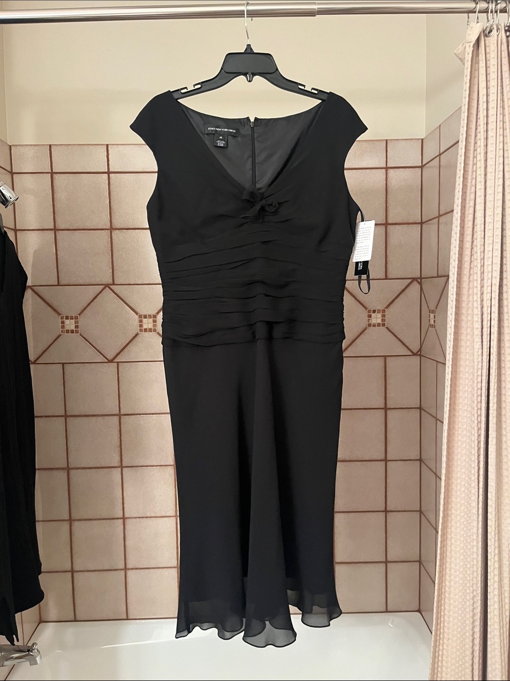Jones New York Black Ruched Midi Dress with Cap Sleeves
